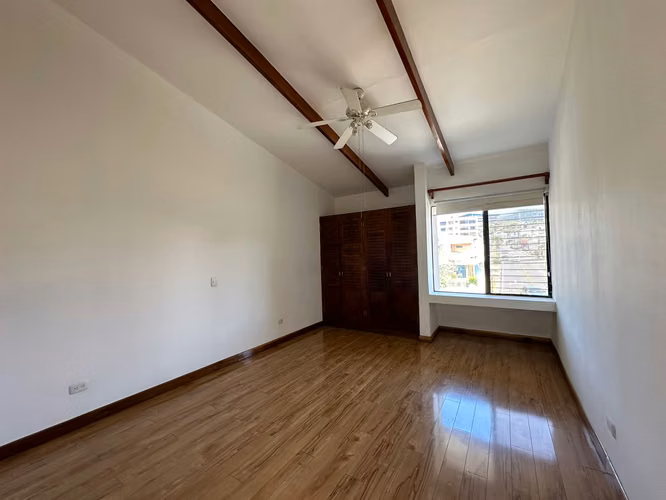Venta de casa en Escazú. Para inversión! P197 - Imagen 16