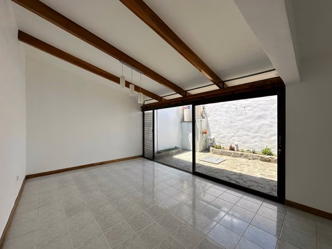 Venta de casa en Escazú. Para inversión! P197 - Imagen 4
