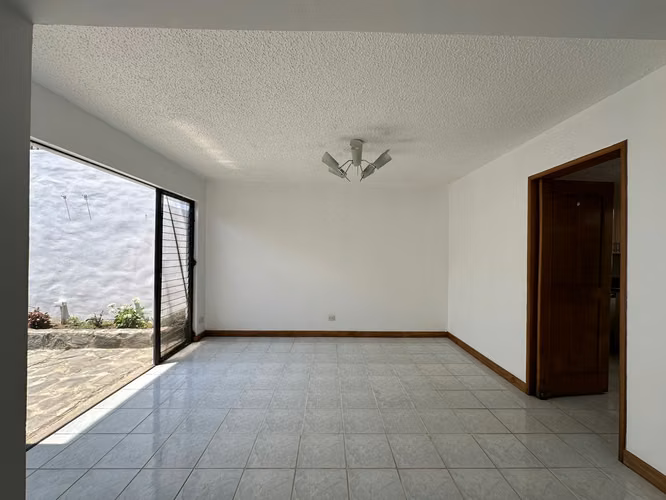 Venta de casa en Escazú. Para inversión! P197 - Imagen 3