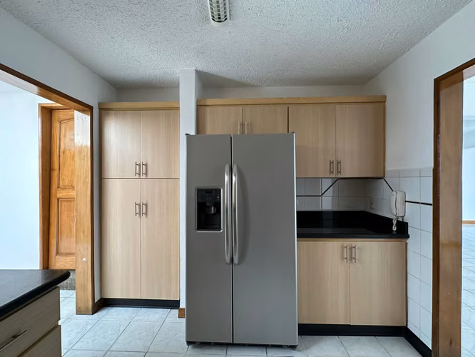 Venta de casa en Escazú. Para inversión! P197 - Imagen 5