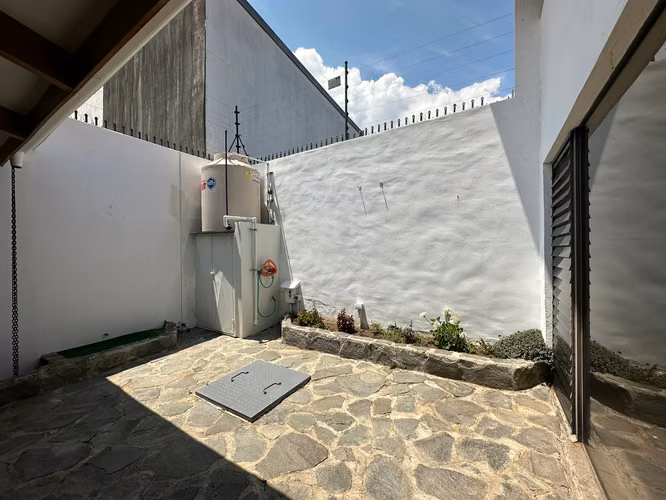Venta de casa en Escazú. Para inversión! P197 - Imagen 2