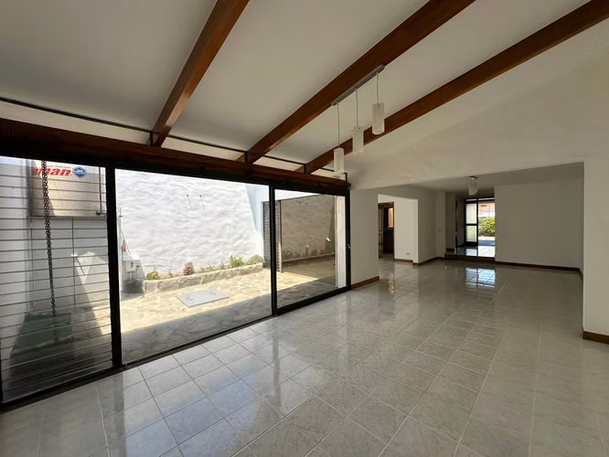 Sale of house in Escazu. For investment! P197