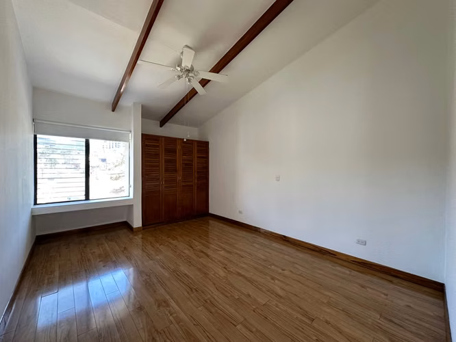 Venta de casa en Escazú. Para inversión! P197 - Imagen 13