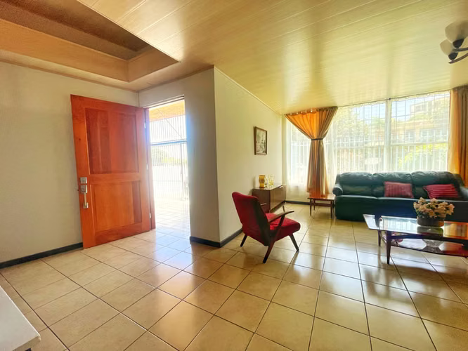 Casa en venta, una sola planta, uso de suelo mixto, en Sabana! P517 - Imagen 4