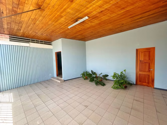 Casa en venta, una sola planta, uso de suelo mixto, en Sabana! P517 - Imagen 3