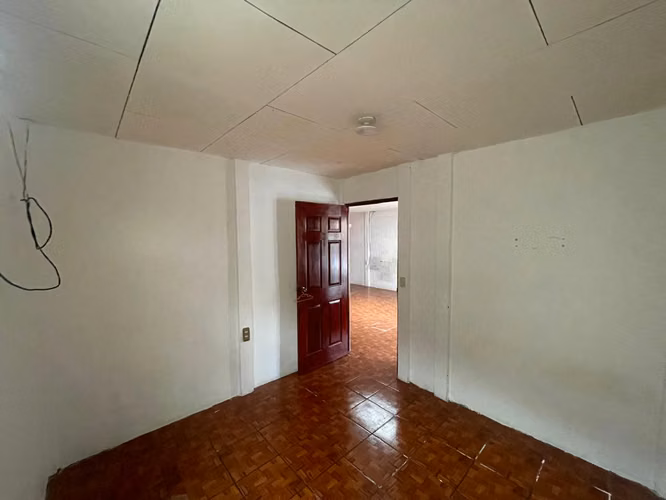 Casa PARA REMODELAR en San Juan de Dios Desamparados! P562 - Imagen 2