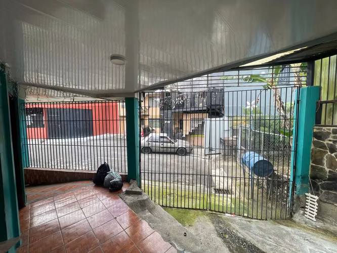 Casa PARA REMODELAR en San Juan de Dios Desamparados! P562 - Imagen 3