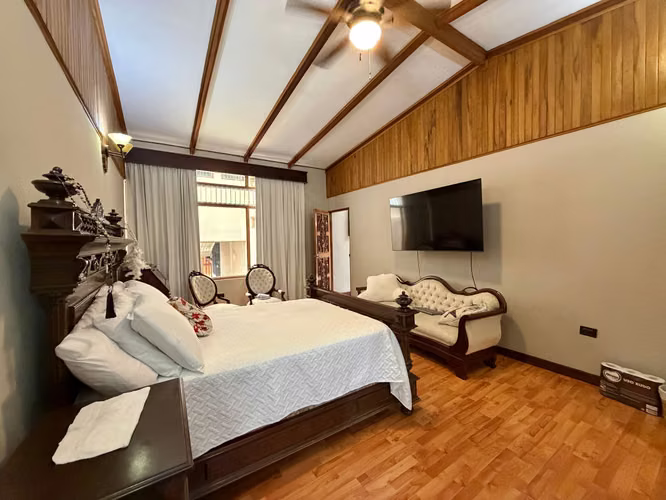 Casa en venta en Los Yoses, San José | 4 habitaciones | 225 m² EM512 - Imagen 4