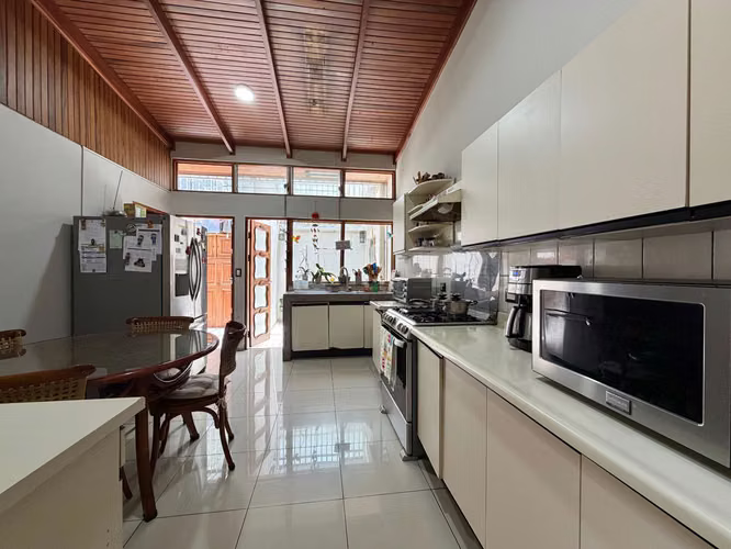 Casa en venta en Los Yoses, San José | 4 habitaciones | 225 m² EM512 - Imagen 12