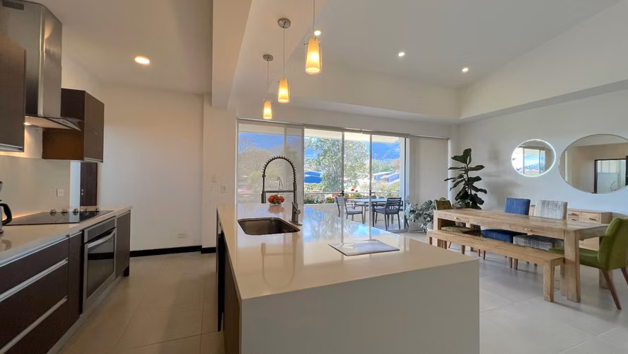 Penthouse Alquiler Escazu 208 m2 habitables en Condominio con amenidades - Imagen 1