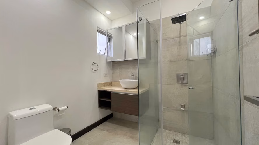 Penthouse Alquiler Escazu 208 m2 habitables en Condominio con amenidades - Imagen 16