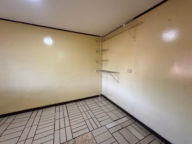 Propiedad Multifamiliar en Venta | Casa + 5 Apartamentos | Desamparados -15 - Imagen 5