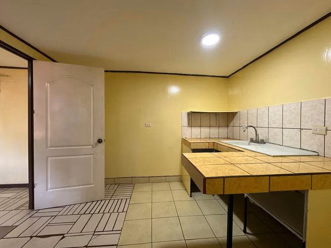 Propiedad Multifamiliar en Venta | Casa + 5 Apartamentos | Desamparados -15 - Imagen 9