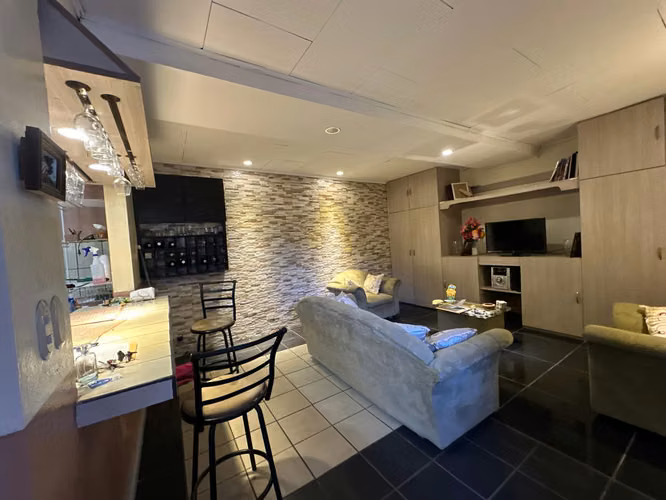 Propiedad Multifamiliar en Venta | Casa + 5 Apartamentos | Desamparados -15 - Imagen 10