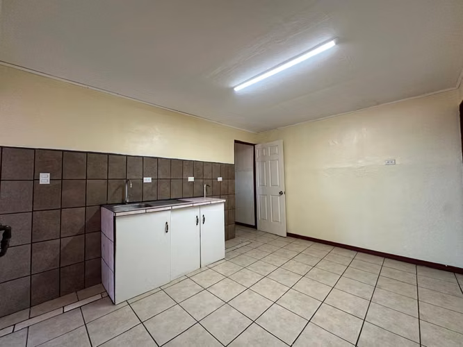 Propiedad Multifamiliar en Venta | Casa + 5 Apartamentos | Desamparados -15 - Imagen 3