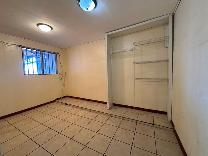 Propiedad Multifamiliar en Venta | Casa + 5 Apartamentos | Desamparados -15 - Imagen 4