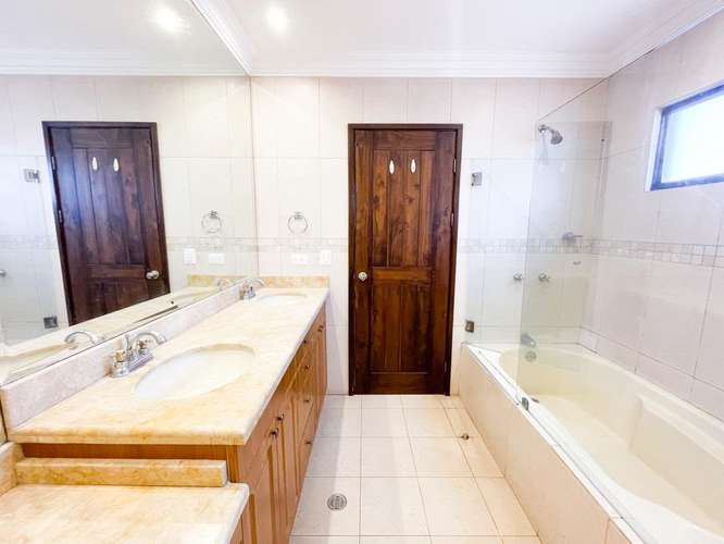 Alquiler de casa con piscina propia - Imagen 8