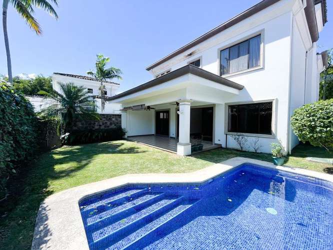 Alquiler de casa con piscina propia - Imagen 11