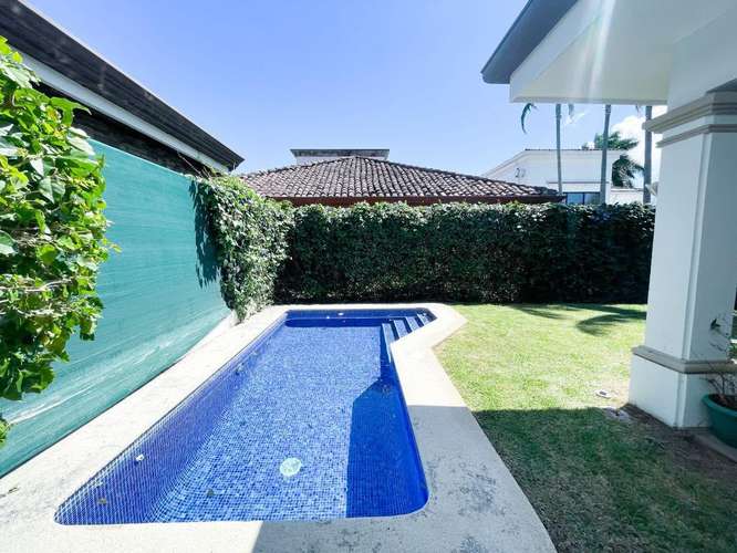 Alquiler de casa con piscina propia - Imagen 3