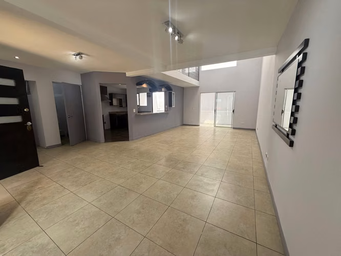SE ALQUILA BODEGA PAVAS  - Imagen 4