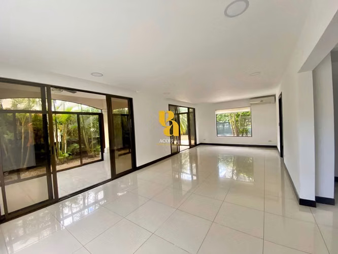 Alquiler de amplia casa con terraza y jardín en condominio, Pozos de Santa Ana  - Imagen 3