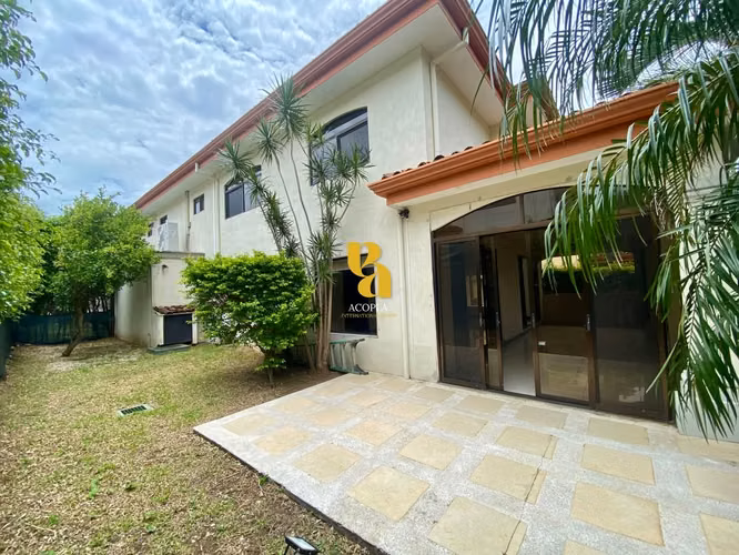 Alquiler de amplia casa con terraza y jardín en condominio, Pozos de Santa Ana  - Imagen 2