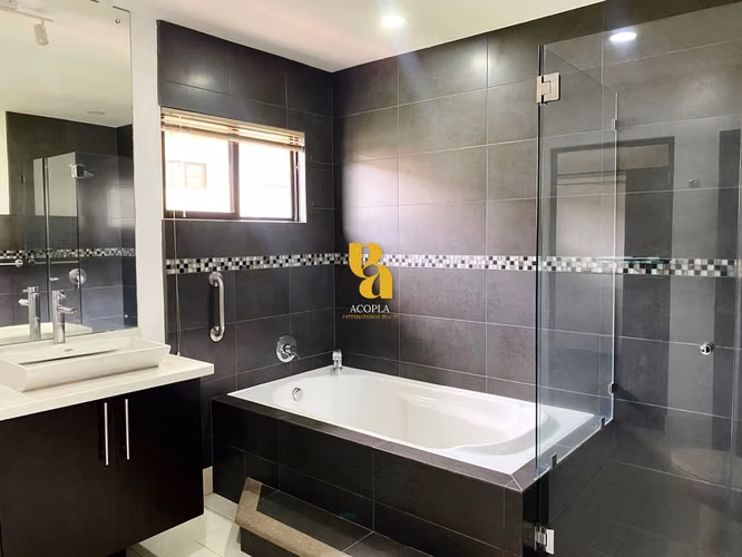 Alquiler de amplia casa con terraza y jardín en condominio, Pozos de Santa Ana  - Imagen 14