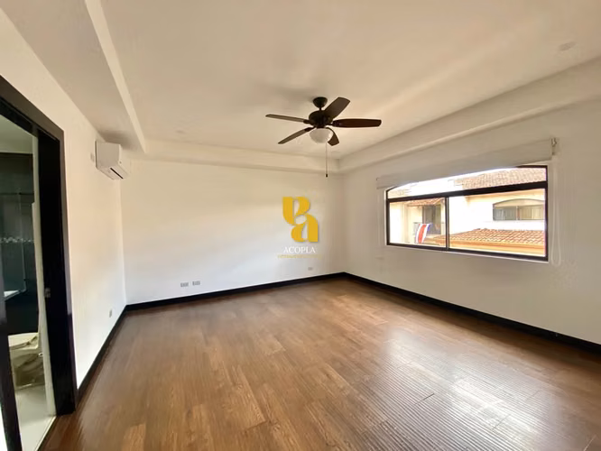 Alquiler de amplia casa con terraza y jardín en condominio, Pozos de Santa Ana  - Imagen 11