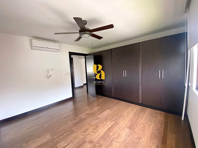 Alquiler de amplia casa con terraza y jardín en condominio, Pozos de Santa Ana  - Imagen 17