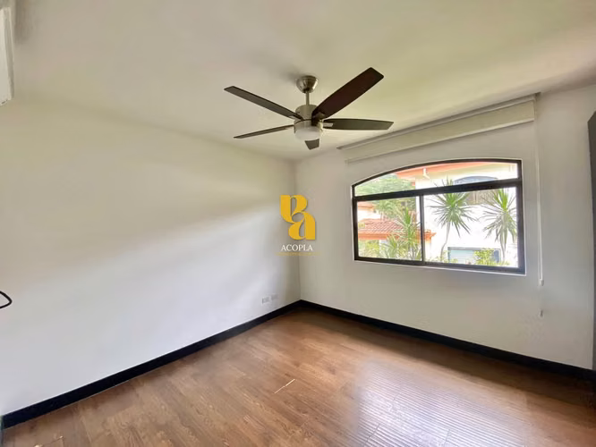 Alquiler de amplia casa con terraza y jardín en condominio, Pozos de Santa Ana  - Imagen 16