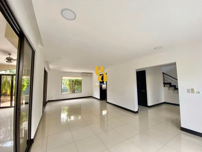 Alquiler de amplia casa con terraza y jardín en condominio, Pozos de Santa Ana  - Imagen 6