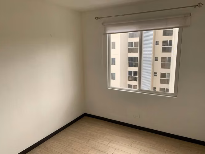 Apartamento en Granadilla/piso 4-2 parqueos-seguro - Imagen 3