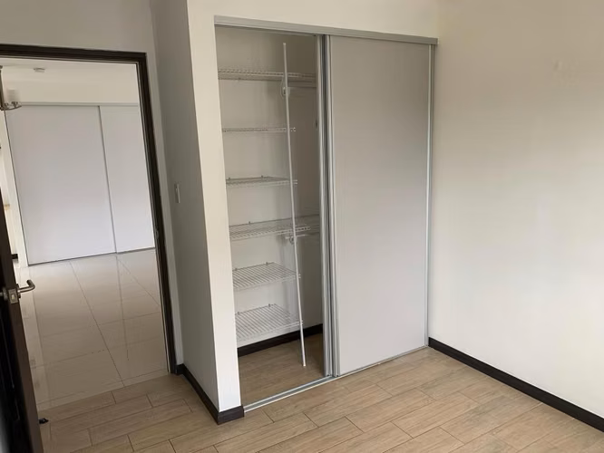 Apartamento en Granadilla/piso 4-2 parqueos-seguro - Imagen 2