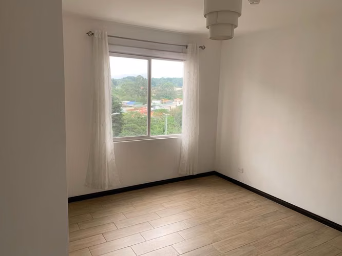 Apartamento en Granadilla/piso 4-2 parqueos-seguro - Imagen 9
