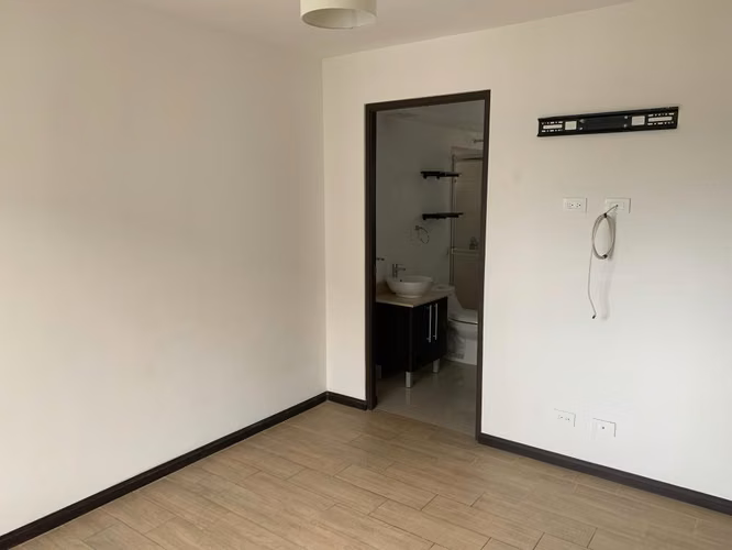 Apartamento en Granadilla/piso 4-2 parqueos-seguro - Imagen 8