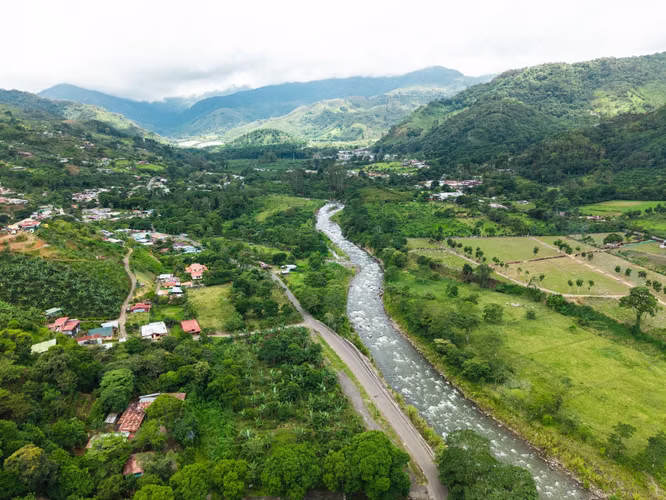  Vivir junto al río, en el corazón del Valle de Orosi. - Imagen 5