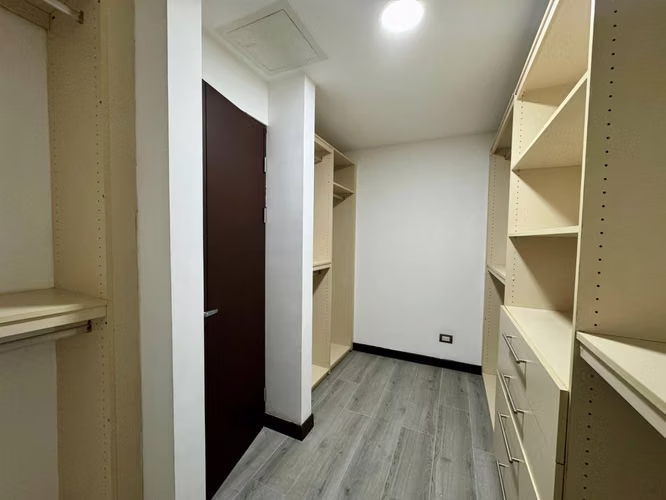 Alquiler de apartamento en Los Laureles, Escazú | 3 habitaciones con baño | 260 m² - Imagen 14