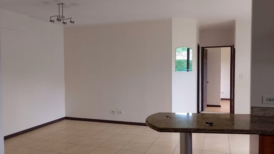 Alquiler de apartamento en Brisas del Oeste: Naturaleza y amplitud en planta baja (ref : 52) - Imagen 6