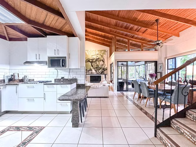 Casa Palm Gardens | 3 Properties | Santa Ana Suburban Living - Imagen 6