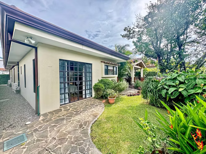 Casa Palm One level home 4 rooms in Santa Ana - Imagen 2