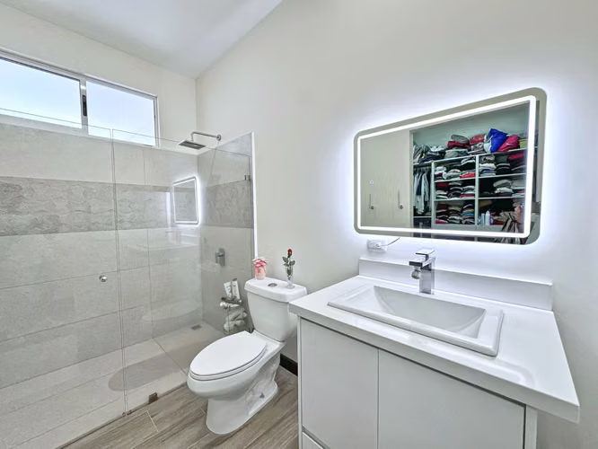 Casa Luz one level home with pool for sale in Escazu - Imagen 17