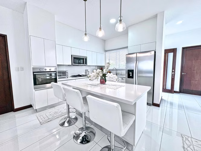 Casa Luz one level home with pool for sale in Escazu - Imagen 3