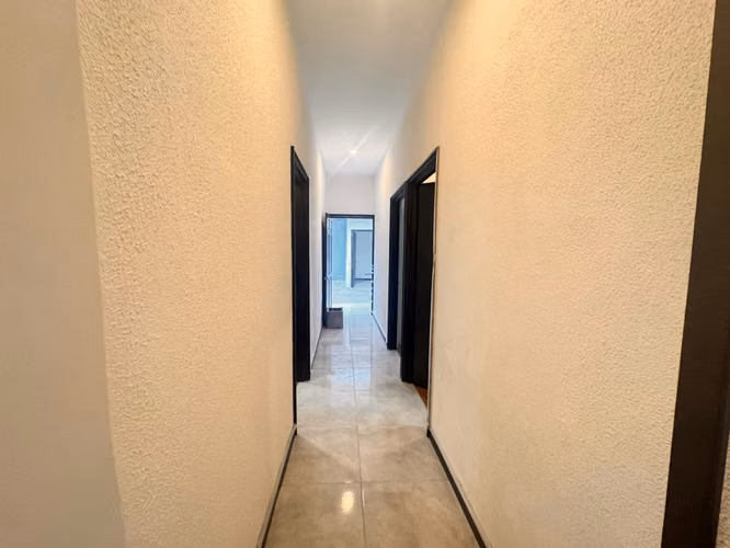 Casa de una planta en zona residencial con patio muy cerca de la Pinares - Imagen 8