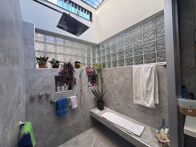 OPORTUNIDAD VENTA DE CASA AMPLIA Y EXCELENTE ESTADO EN ROHRMOSER - Imagen 11