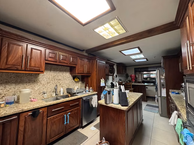 OPORTUNIDAD VENTA DE CASA AMPLIA Y EXCELENTE ESTADO EN ROHRMOSER - Imagen 5