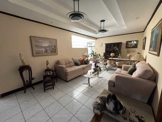 OPORTUNIDAD VENTA DE CASA AMPLIA Y EXCELENTE ESTADO EN ROHRMOSER - Imagen 4