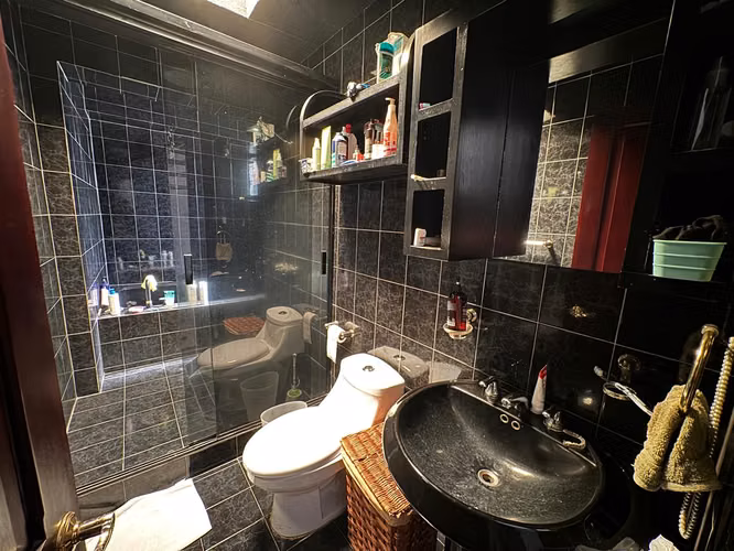 OPORTUNIDAD VENTA DE CASA AMPLIA Y EXCELENTE ESTADO EN ROHRMOSER - Imagen 12