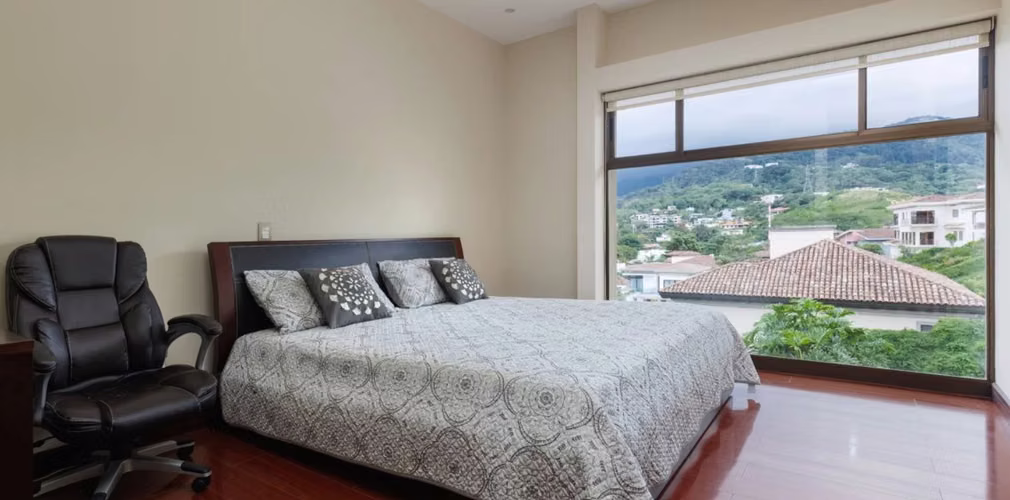 Lujosa Residencia Amueblada con Vistas Panorámicas en Cerro Real, Escazú - Imagen 17