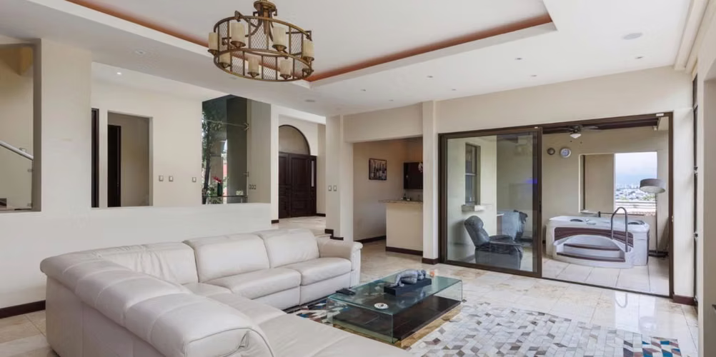 Lujosa Residencia Amueblada con Vistas Panorámicas en Cerro Real, Escazú - Imagen 8
