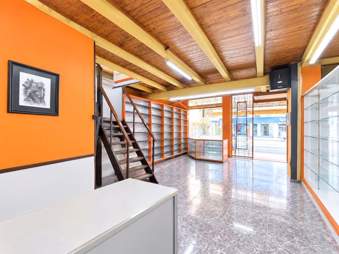 Venta de Local + Apartamentos en Tibas Centro 223.000.000 - Imagen 3